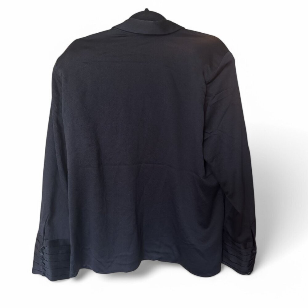 Express Textured Pleated Cuff Portofino Shirt – XL - Picture 4 of 5